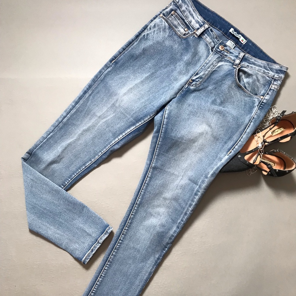 Distressed Skinny Jeans ~ Size 11